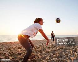 Strandvolleyball und Beachsoccer am Meer 