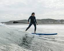 Surfen und StandUpPaddling am Meer